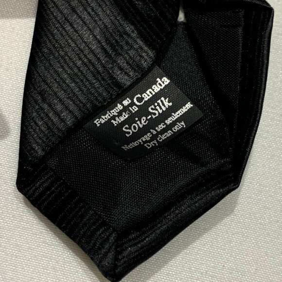 Trump Arrow Tie Black Solid Pattern 100% Silk Made In Canada Formal Business - Picture 4 of 5
